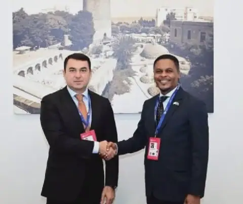 Soomaaliya iyo Azerbaijan oo ka wada hadlay xoojinta iskaashiga dhaqanka iyo fanka
