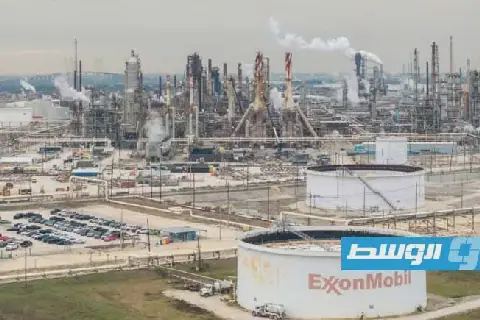 شركات النفط الأميركية تسعى لزيادة إنتاج مصافيها في ظل تراجع الإمدادات