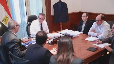 Egyptian Health Minister Discusses Legitimization of Prosthetic Limbs Project