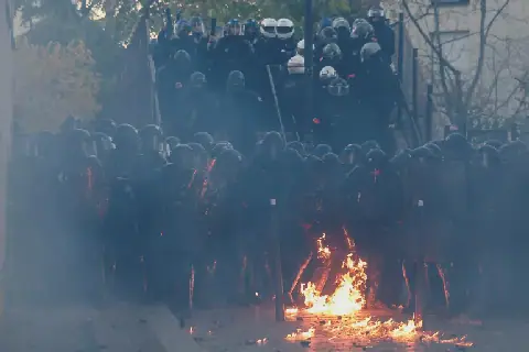 Hundreds of Thousands Protest in France Against High Cost of Living