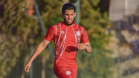 الكوكب يؤهل لاعبا رجاويا سابقا