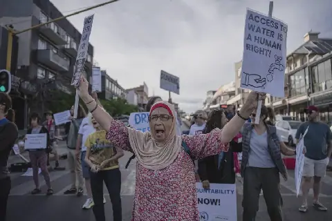 Joburg residents protest as water supply is throttled